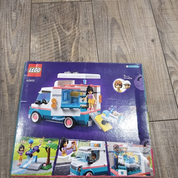 LEGO Friends Heartlake City Hospital Set 42613 NEW 344 Pieces Ambulance - Picture 5 of 10